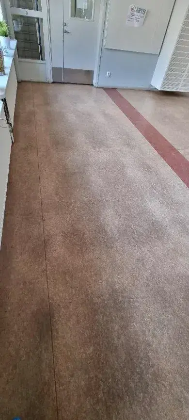 Golvrenovering matsal Stockbergsskolan före