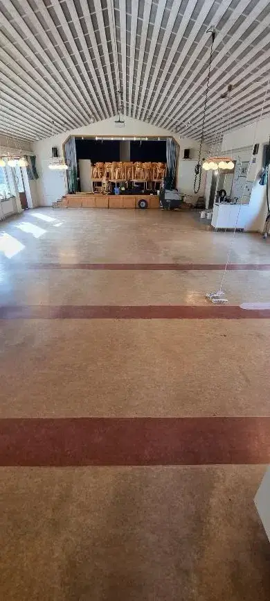 Golvrenovering matsal Stockbergsskolan före