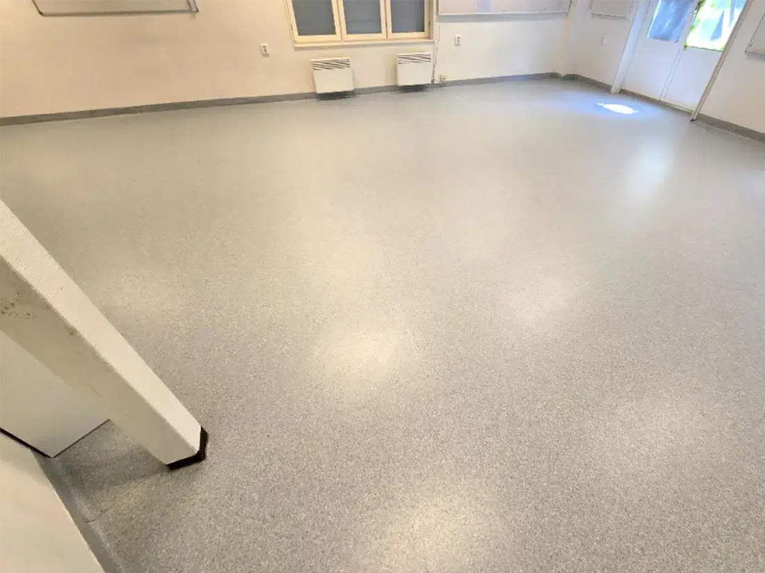 Efter-bild på golvrenovering i skola